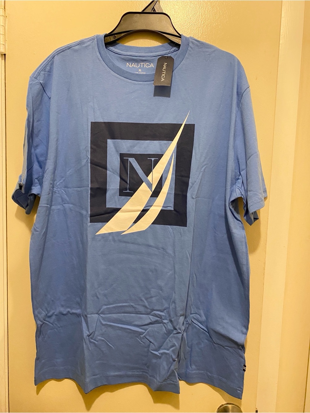 Nautica Mens Blue Short-Sleeve Logo Graphic Tee with Navy and Cream Sail.  XL